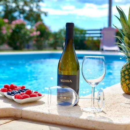 Villa Bartona For 8 Persons With Private Swimmingpool Pula Buitenkant foto