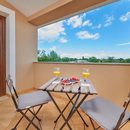 Villa Bartona For 8 Persons With Private Swimmingpool Pula Buitenkant foto