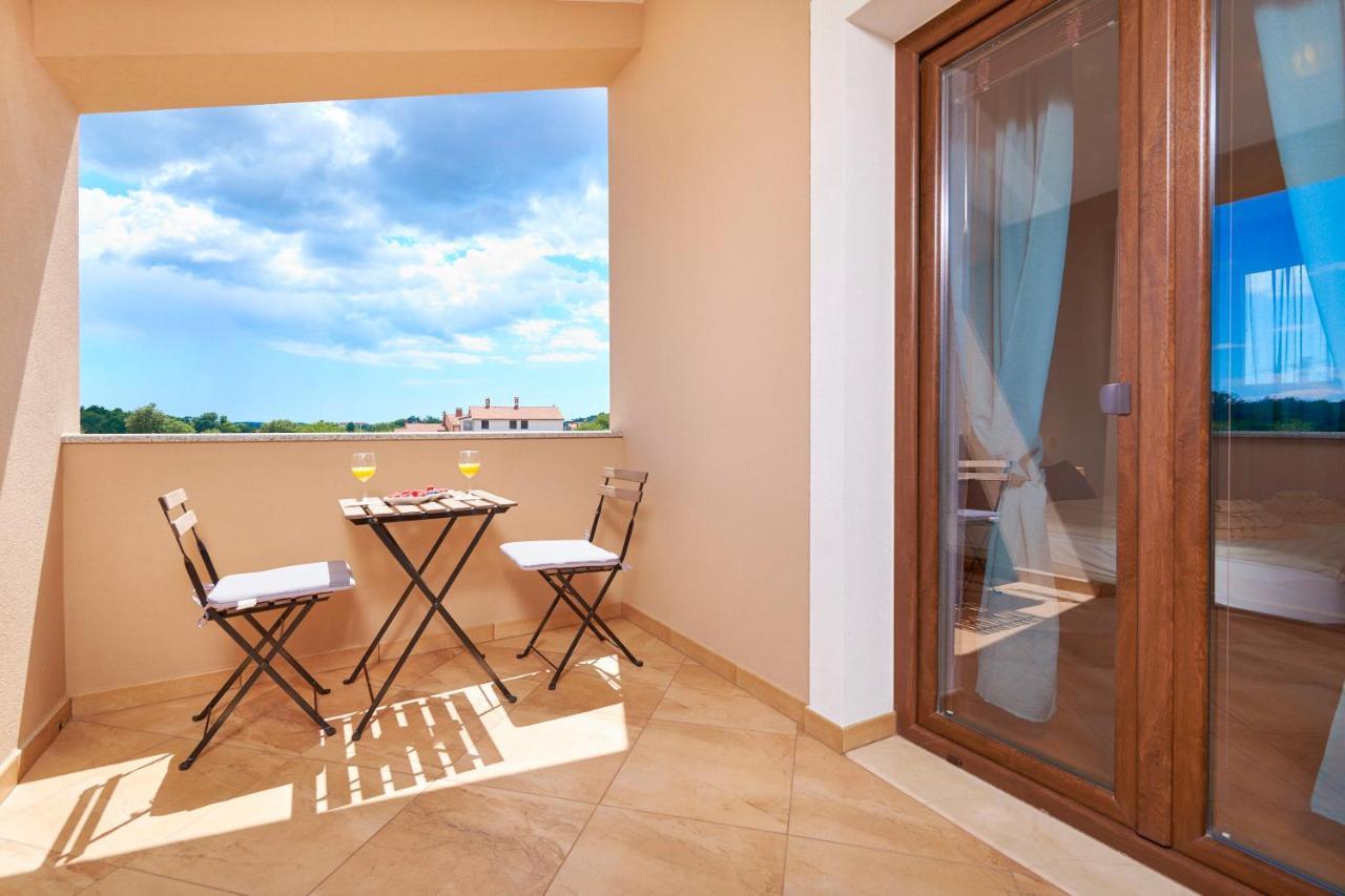 Villa Bartona For 8 Persons With Private Swimmingpool Pula Buitenkant foto