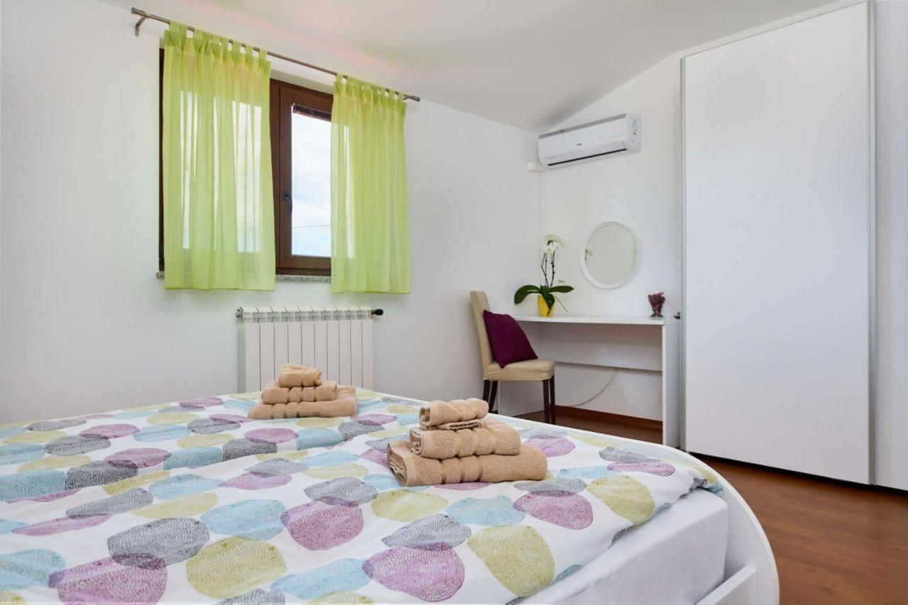 Villa Bartona For 8 Persons With Private Swimmingpool Pula Buitenkant foto