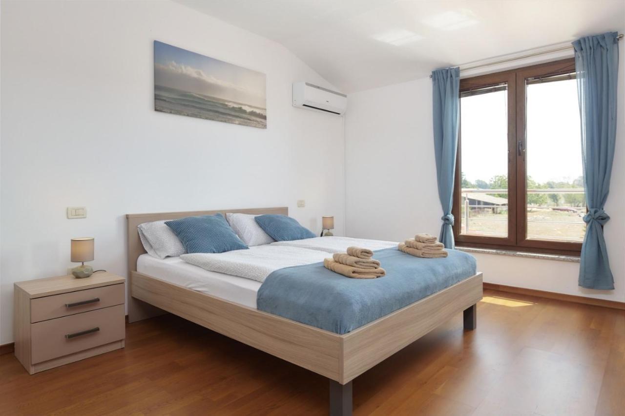 Villa Bartona For 8 Persons With Private Swimmingpool Pula Buitenkant foto
